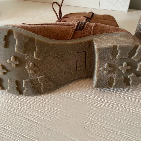 Universal Thread - Target - Brown Boots - Size 8 - Picture 6 of 6